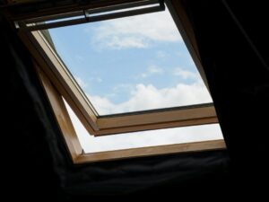 Skylight blinds to keep heat out